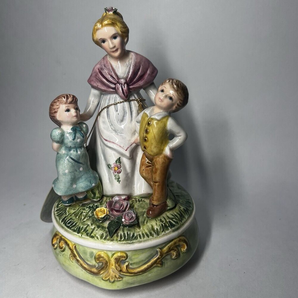 Vintage 1999 Lefton Yamada Collection Rotating Music Box Mother & Children
